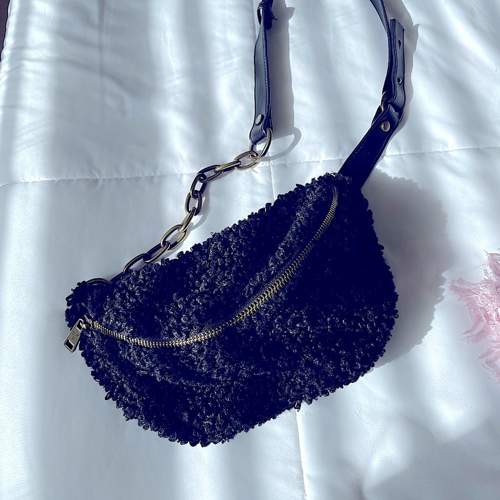 Purchased in Europe. Fury clutch!!